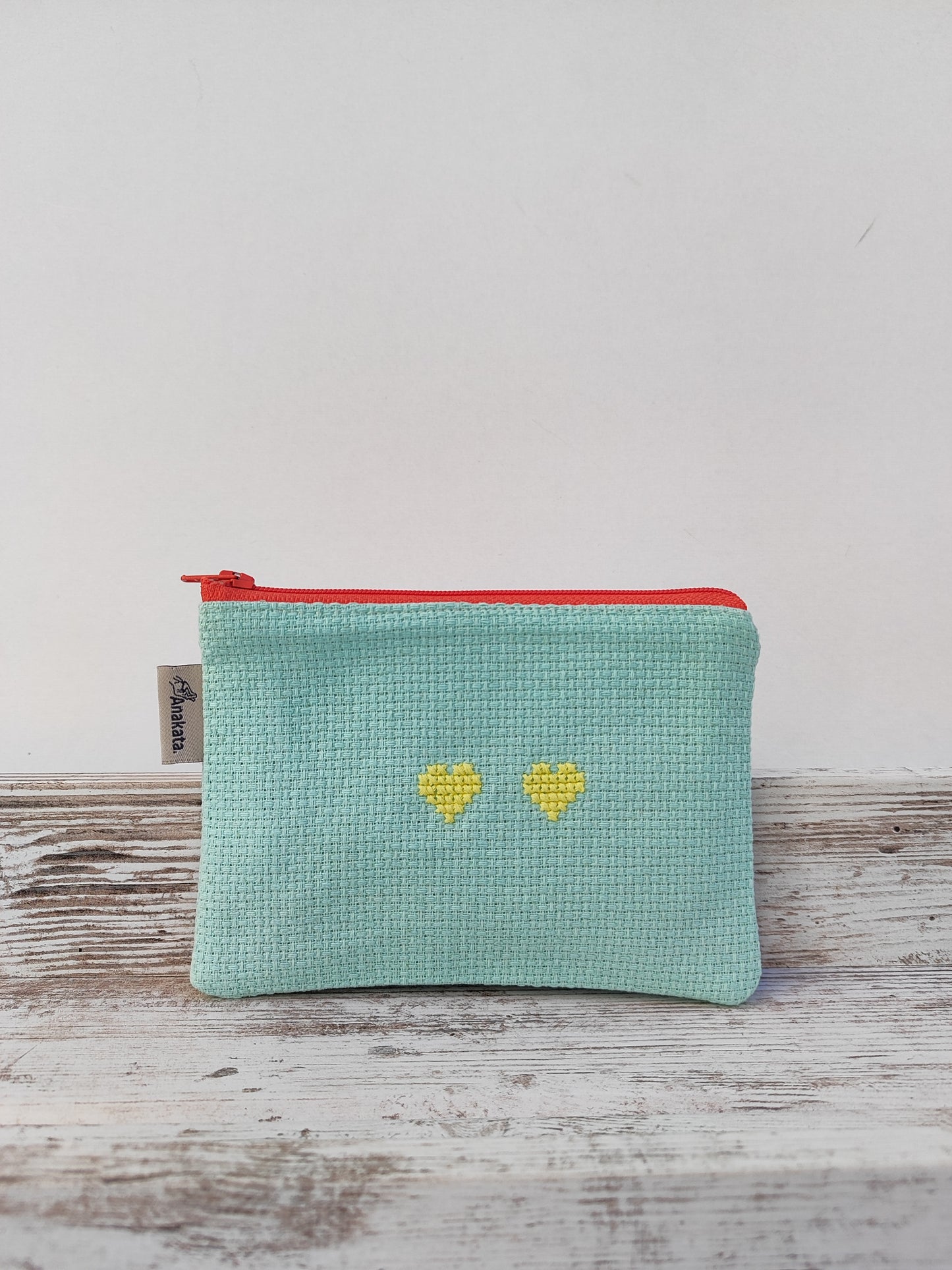 Μικρό κεντημένο πορτοφολάκι - βεραμάν με κίτρινες καρδιές