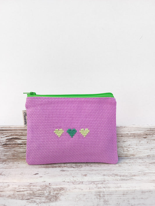 Μικρό κεντημένο πορτοφολάκι - μωβ με πράσινες καρδιές