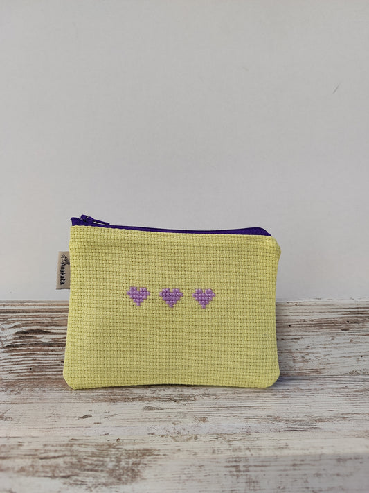 Μικρό κεντημένο πορτοφολάκι - κίτρινο με μωβ καρδιές