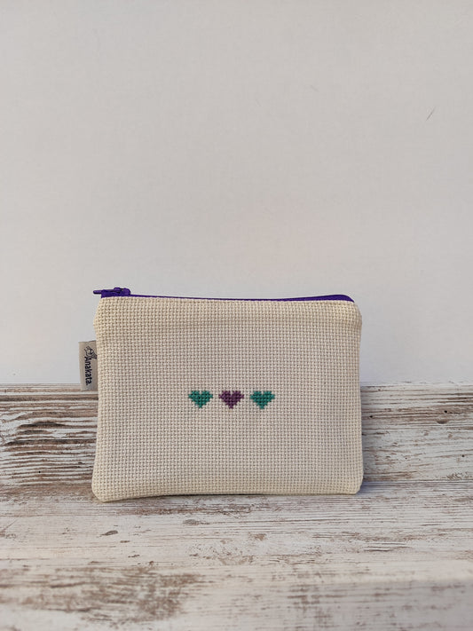 Μικρό κεντημένο πορτοφολάκι - εκρού με καρδιές