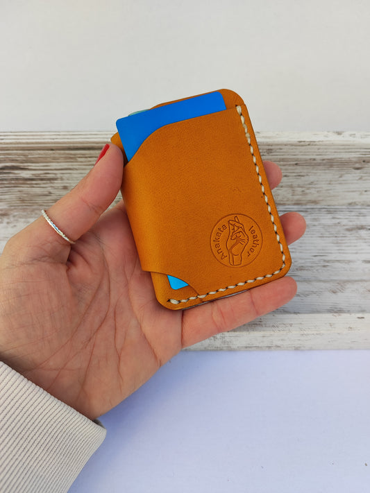 Hobbit δερμάτινο πορτοφόλι ''μουσταρδί με εκρού κλωστή''