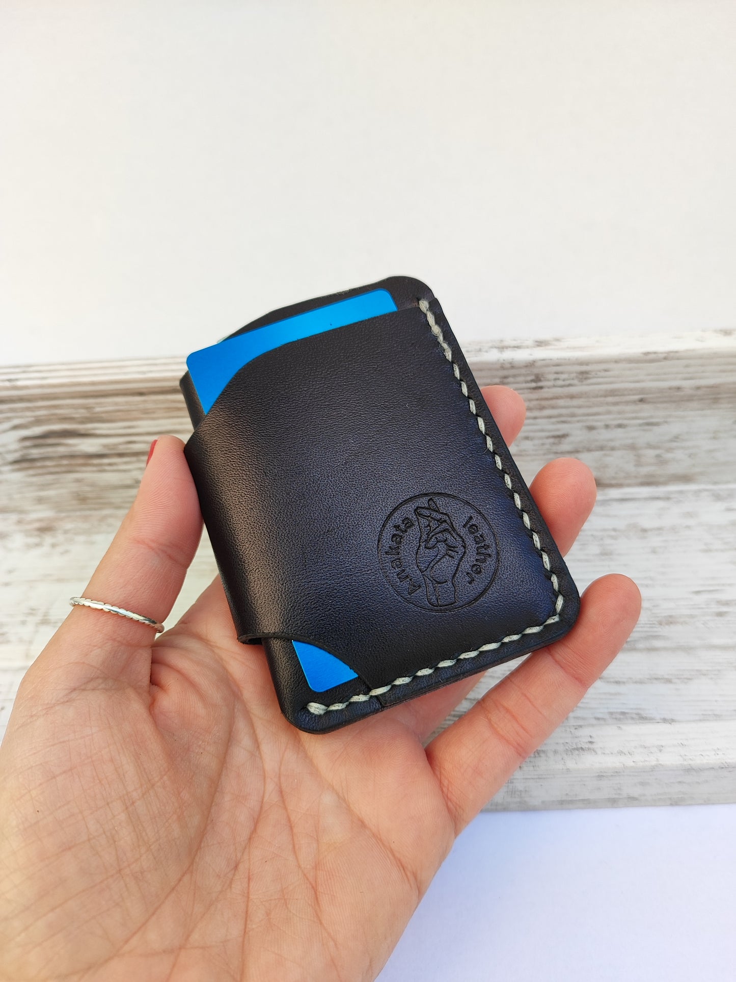 Hobbit δερμάτινο πορτοφόλι ''μαύρο με εκρού κλωστή''