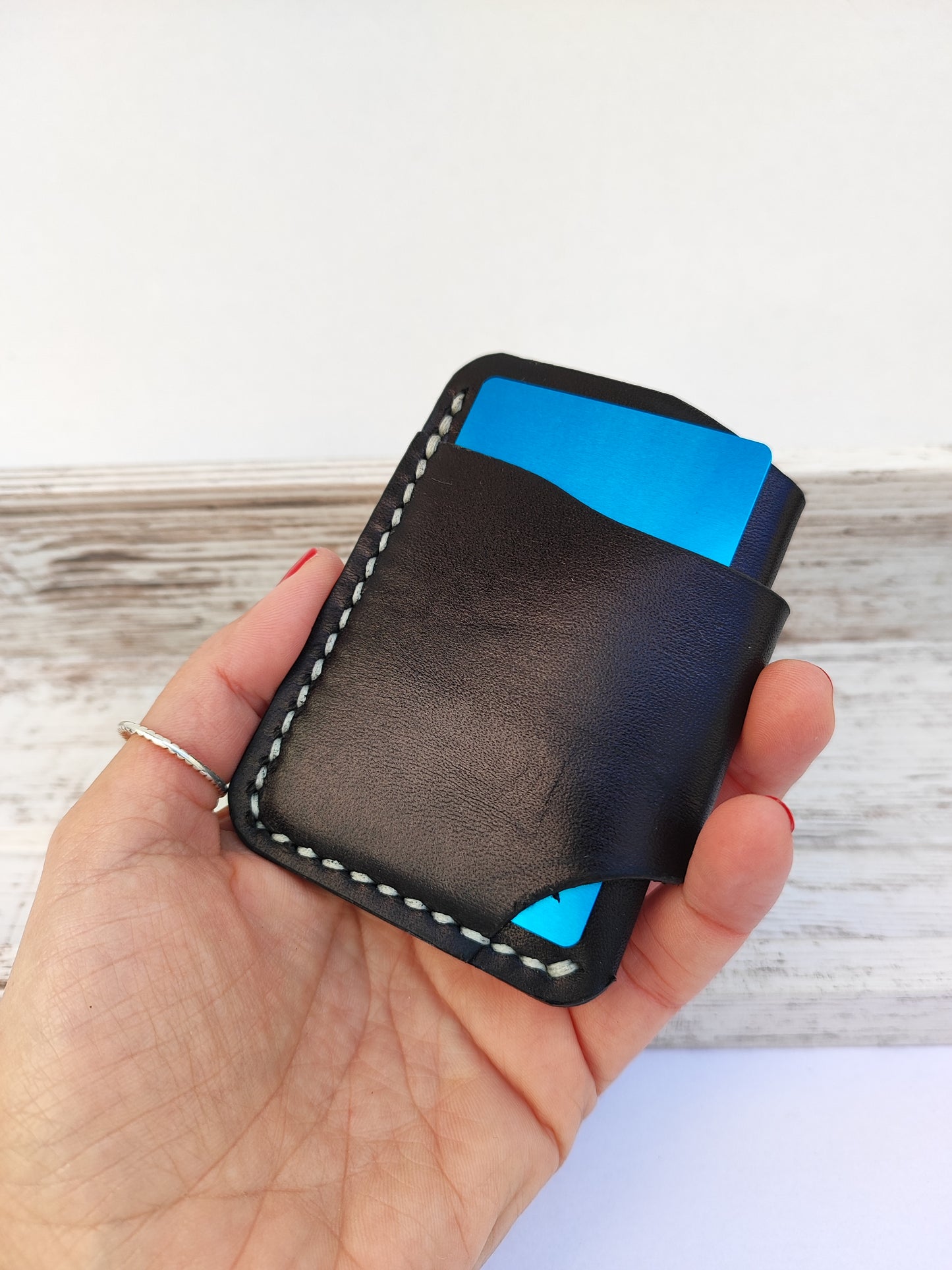 Hobbit δερμάτινο πορτοφόλι ''μαύρο με εκρού κλωστή''