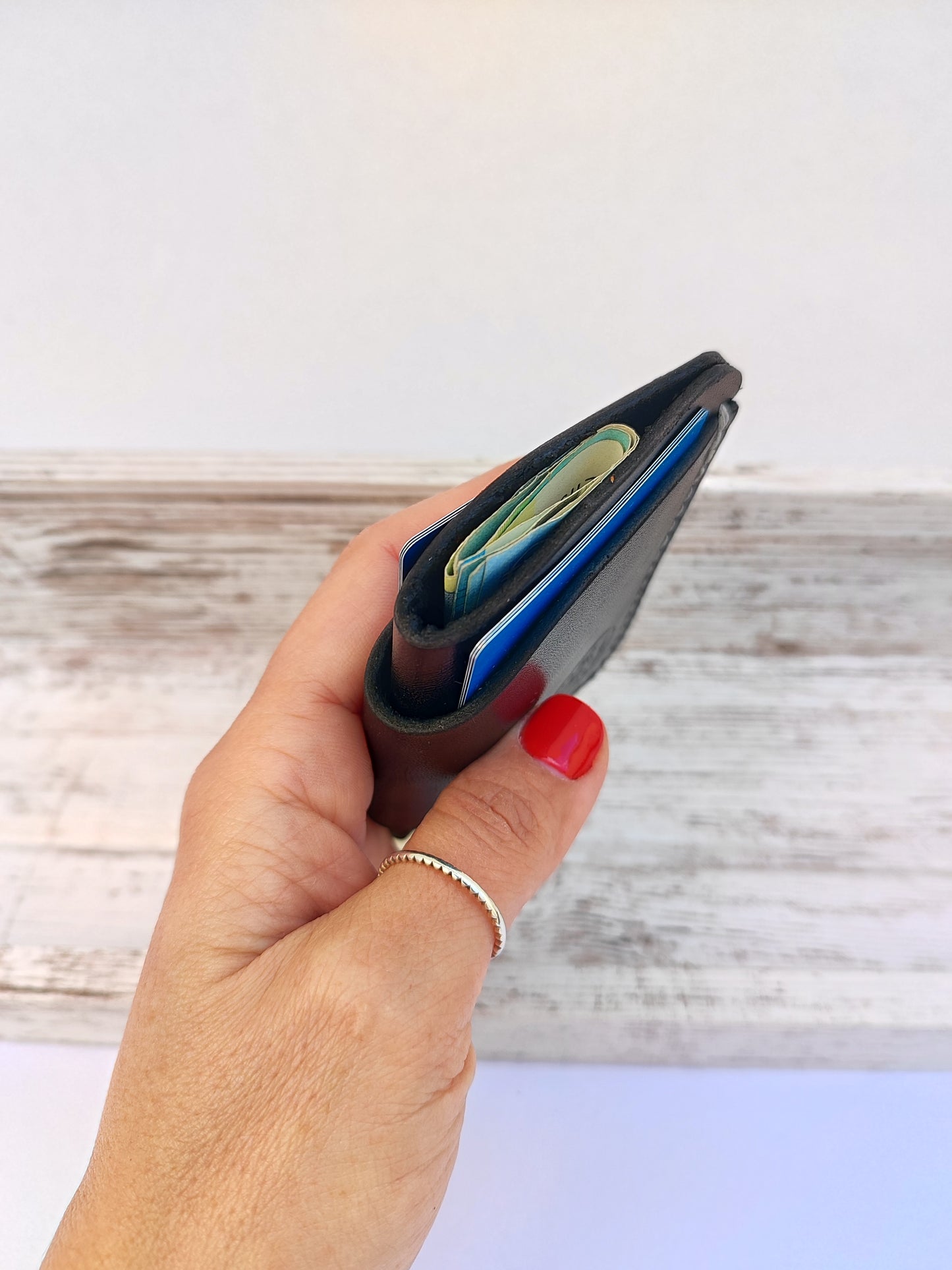 Hobbit δερμάτινο πορτοφόλι ''μαύρο με εκρού κλωστή''