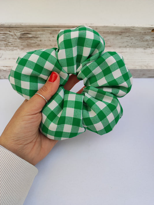 Λουλουδένια scrunchies ''πράσινο καρό''