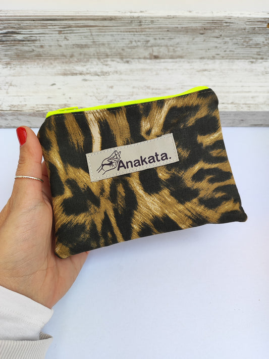 Υφασμάτινο πορτοφολάκι zero waste λεοπάρ με λαχανί φερμουάρ.