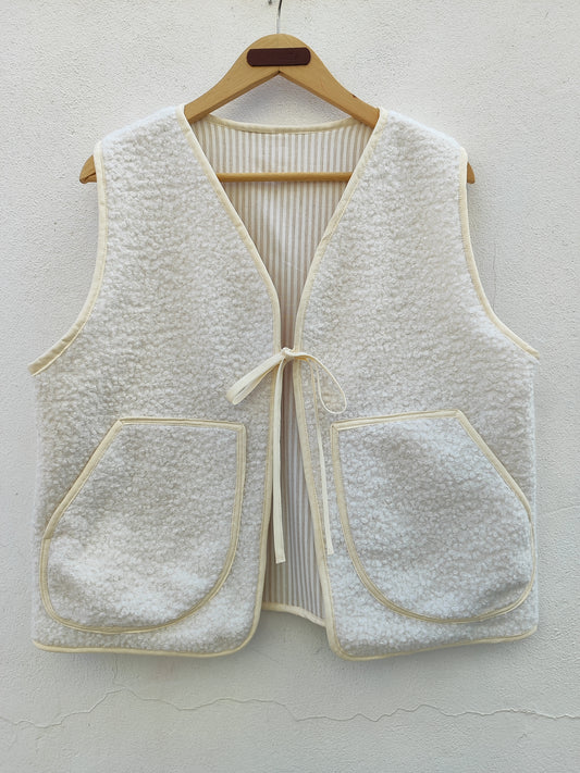 Χειροποίητο γιλέκο, εκρού μπουκλέ.