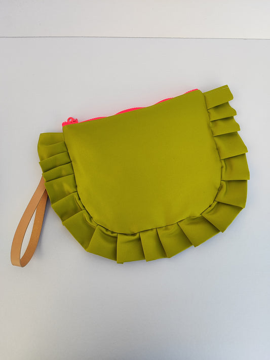Χειροποίητο τσαντάκι με φερμουάρ ''λαχανί σατέν με βολάν''