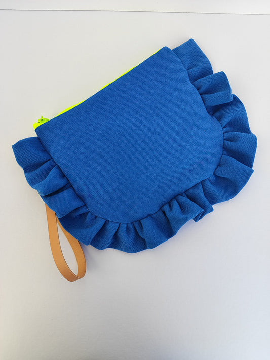 Χειροποίητο αφράτο τσαντάκι με φερμουάρ ''γαλάζιο με βολάν''