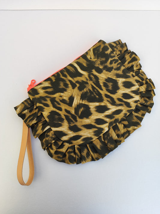 Χειροποίητο τσαντάκι με φερμουάρ ''λεοπάρ με βολάν''