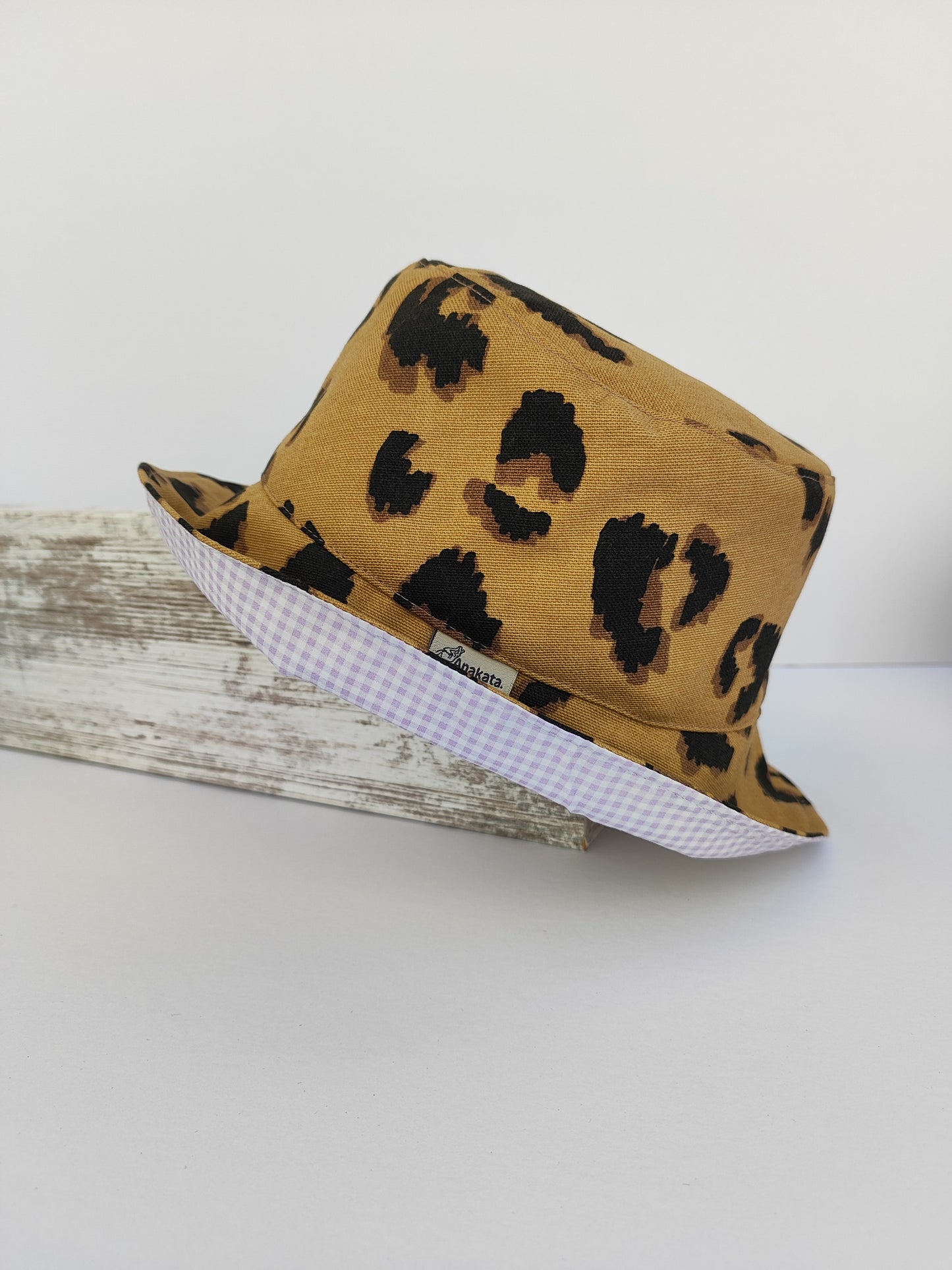 Χειροποίητο καπέλο διπλής όψης. Λεοπάρ - λιλά καρό.