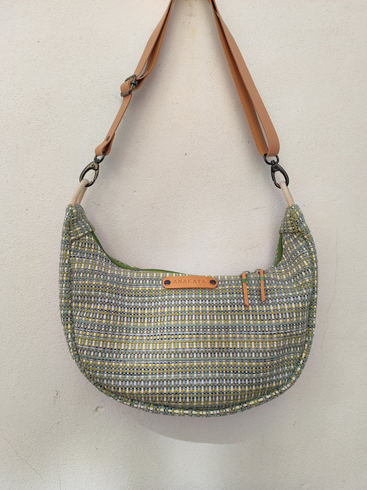 Τσάντα ''κρουασάν'' ,παστέλ λαχανί με δερμάτινο λουρί, τσάντα ώμου ή χιαστί.