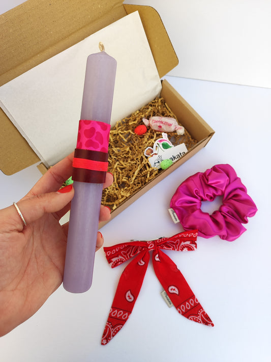 Πασχαλινό gift box '' λαμπάδα, φρου φρου και φιόγκος''