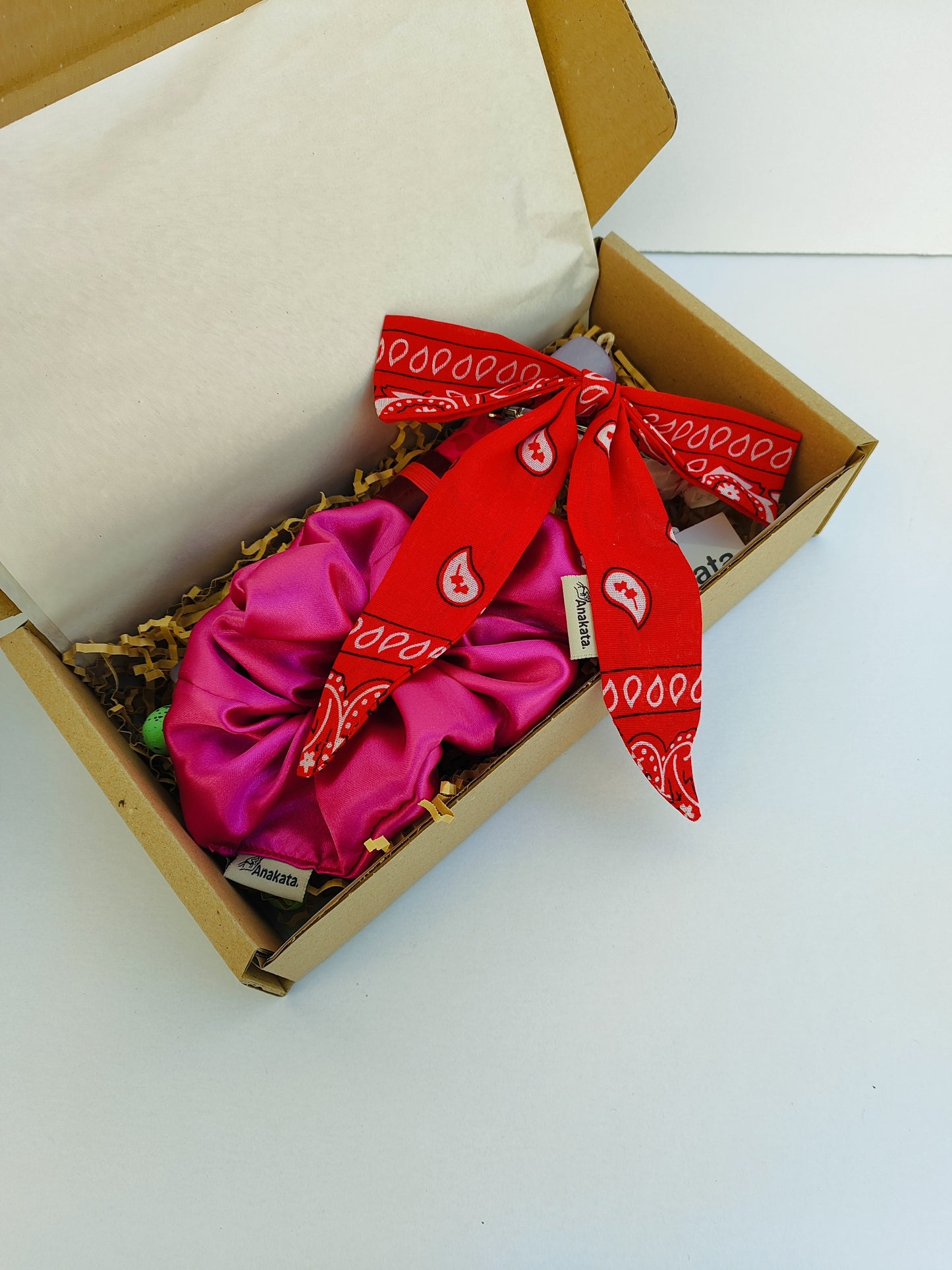 Πασχαλινό gift box '' λαμπάδα, φρου φρου και φιόγκος''