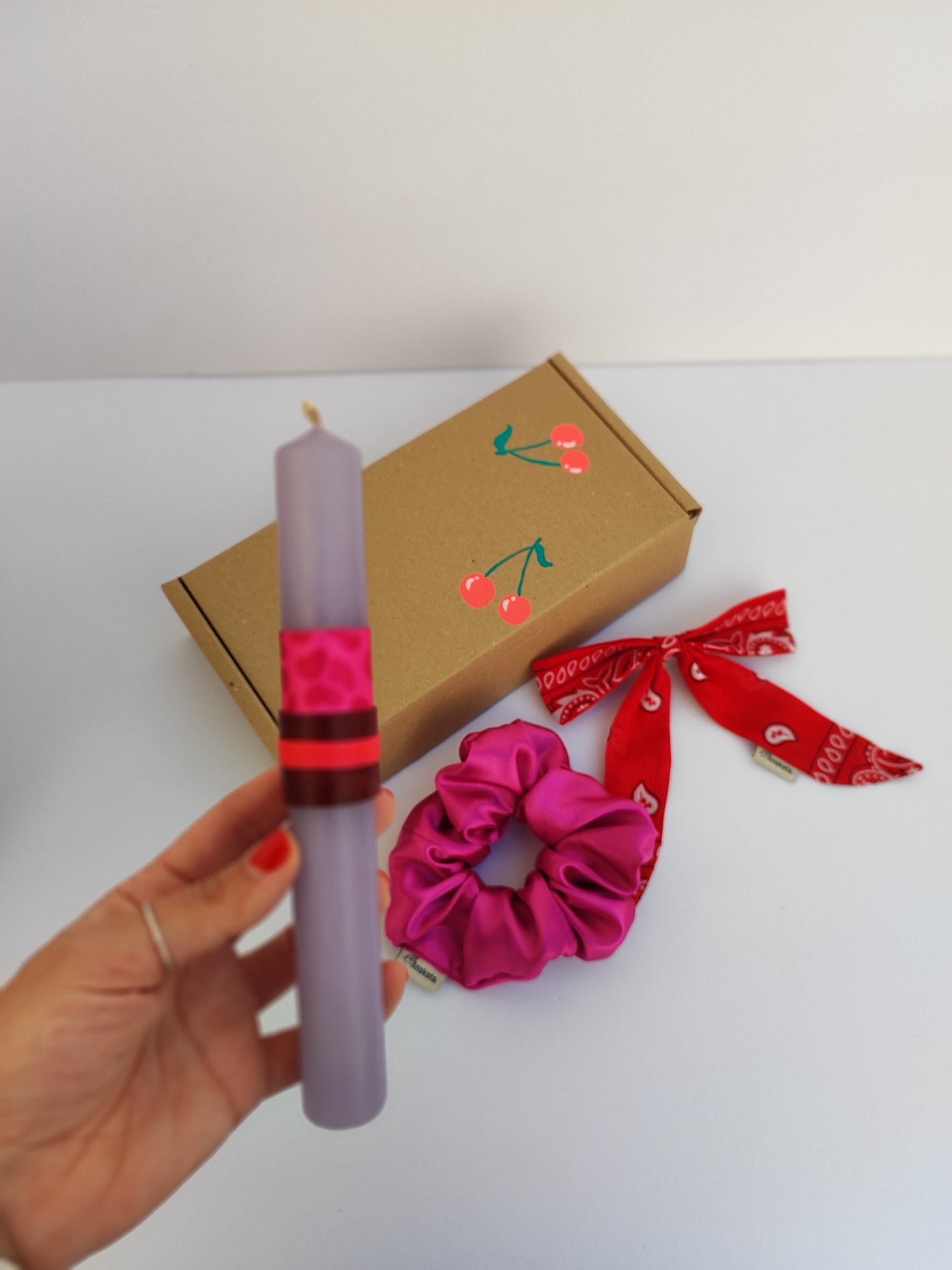 Πασχαλινό gift box '' λαμπάδα, φρου φρου και φιόγκος''