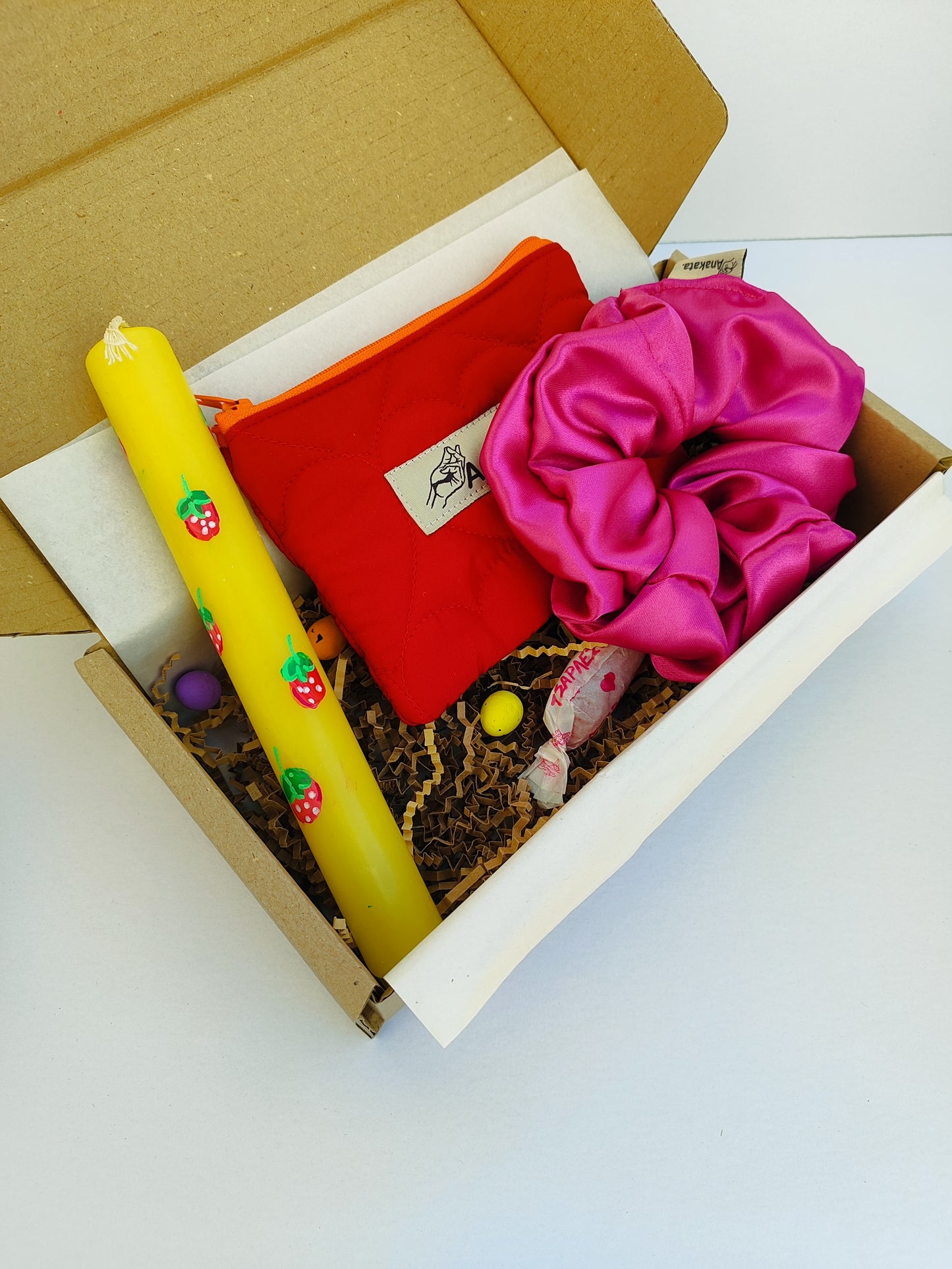 Πασχαλινό gift box ''λαμπάδα, σατέν φρου φρου και zero waste πορτοφόλι''