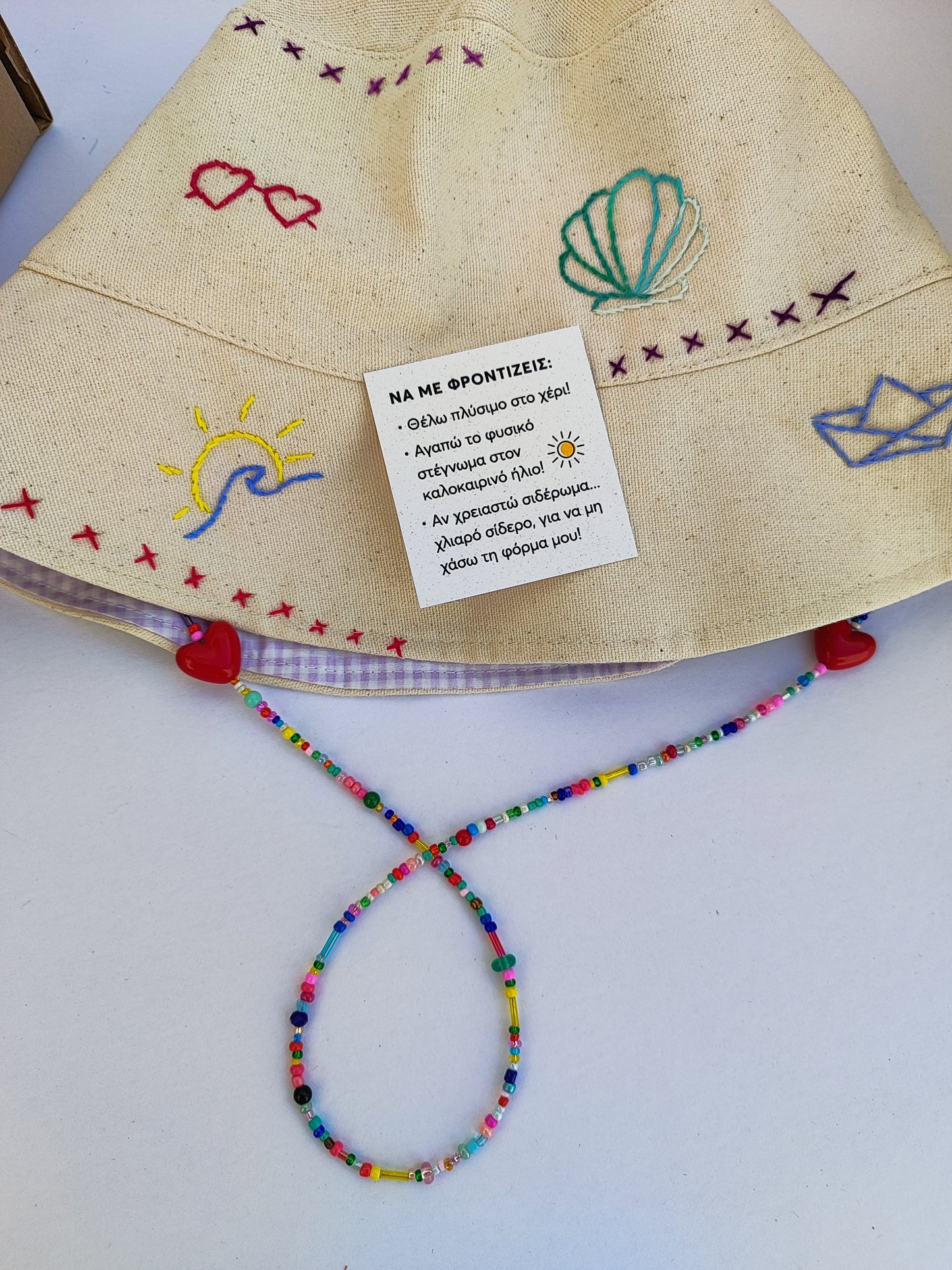 Πασχαλινό gift box ''λαμπάδα και   καπέλο διπλής όψης κεντημένο στο χέρι (bucket hat)''