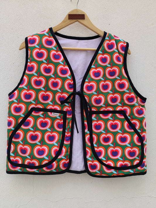 Χειροποίητο γιλέκο διπλής όψης. Χρωματιστά μήλα, λιλά καρό.