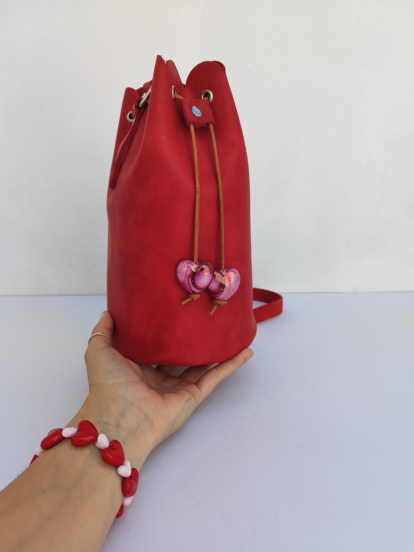 Cynthia Red Bucket Κόκκινη Δερμάτινη Τσάντα Πουγκί Petit Boutik X Anakata