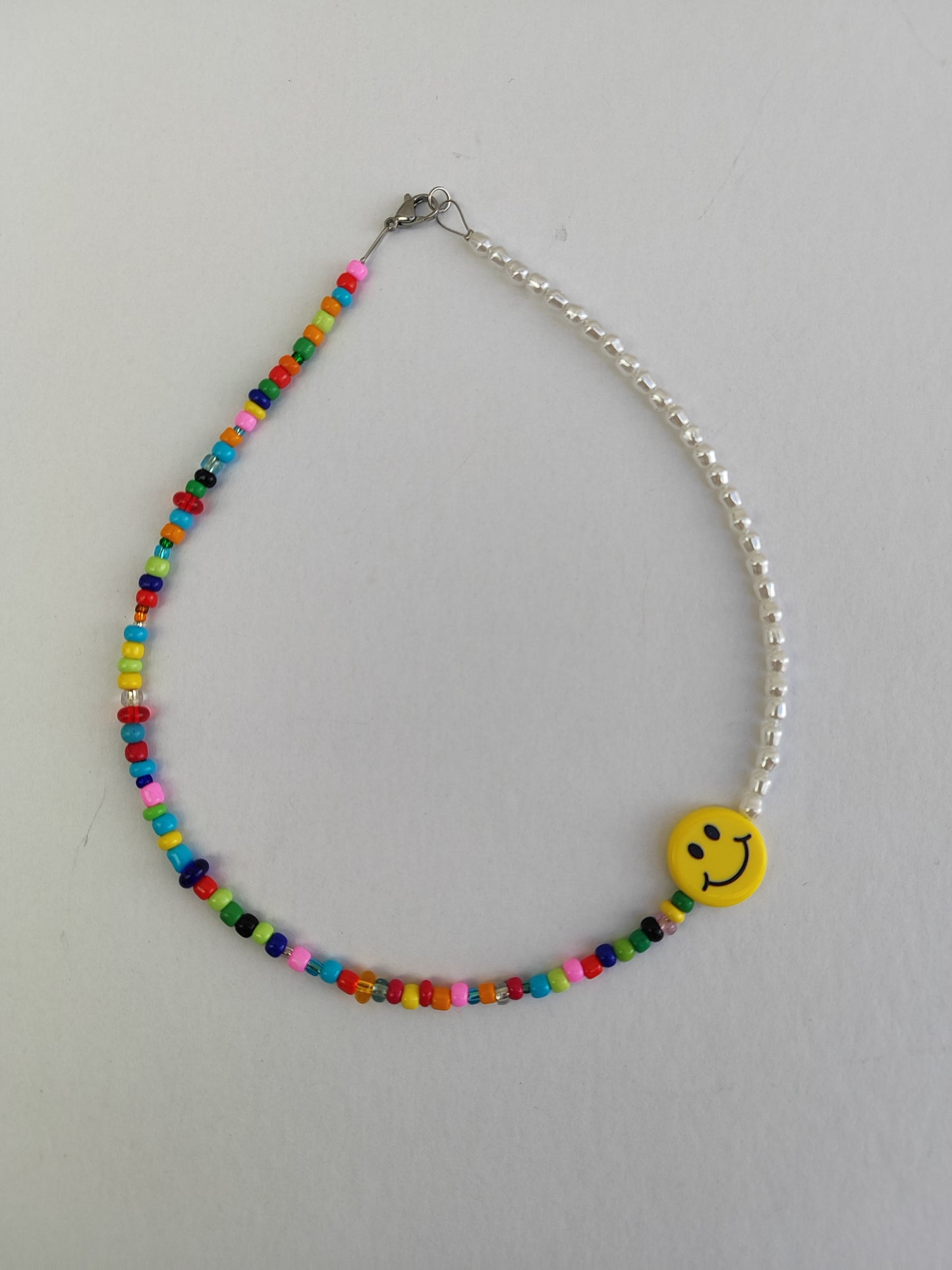 Κολιέ smiley, πολύχρωμες χάντρες και πέρλες 42 εκ.