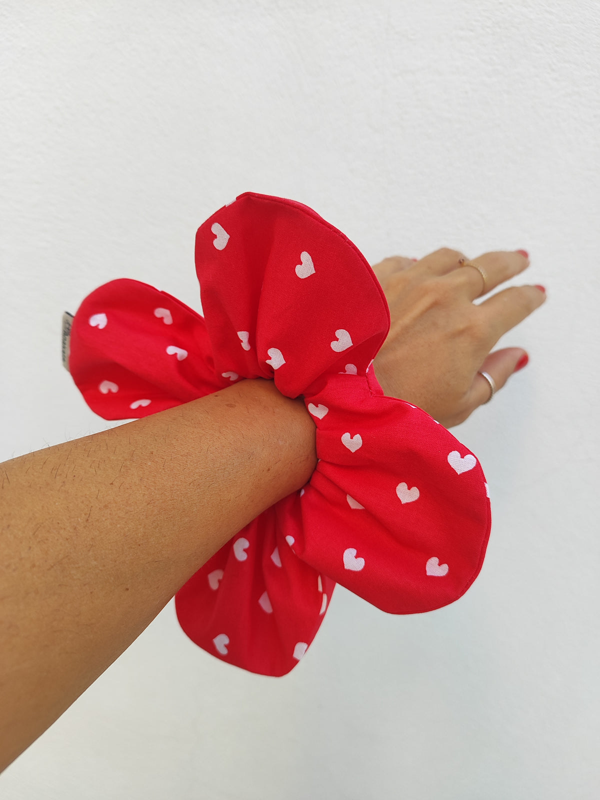 Λουλουδένια scrunchies ''κόκκινο με καρδιές''
