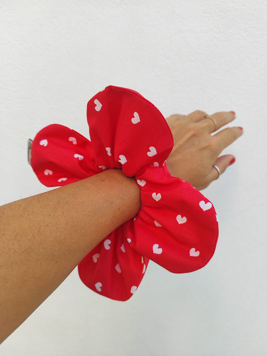 Λουλουδένια scrunchies ''κόκκινο με καρδιές''