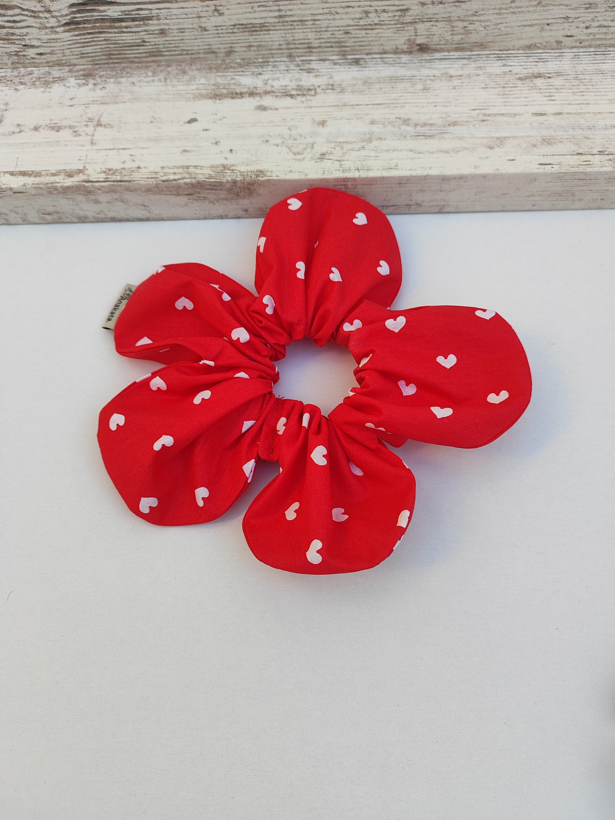 Λουλουδένια scrunchies ''κόκκινο με καρδιές''
