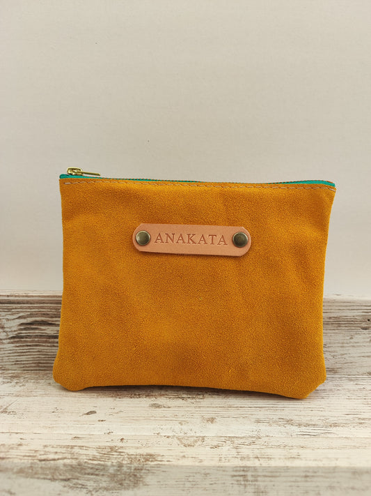 Δερμάτινο zipper pouch - μουσταρδί καστόρι με πράσινο φερμουάρ.