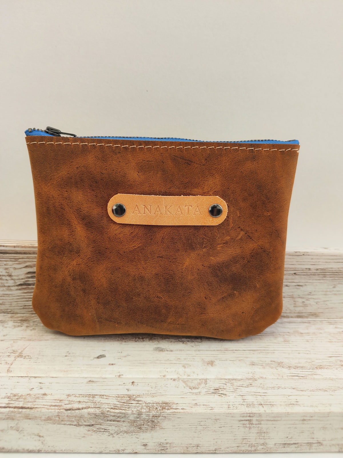 Δερμάτινο zipper pouch - καφέ με γαλάζιο φερμουάρ.