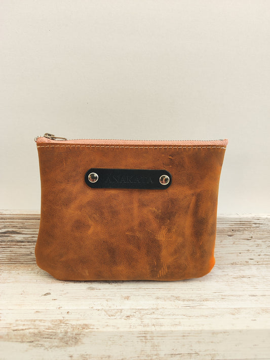 Δερμάτινο zipper pouch - καφέ με μπεζ φερμουάρ.