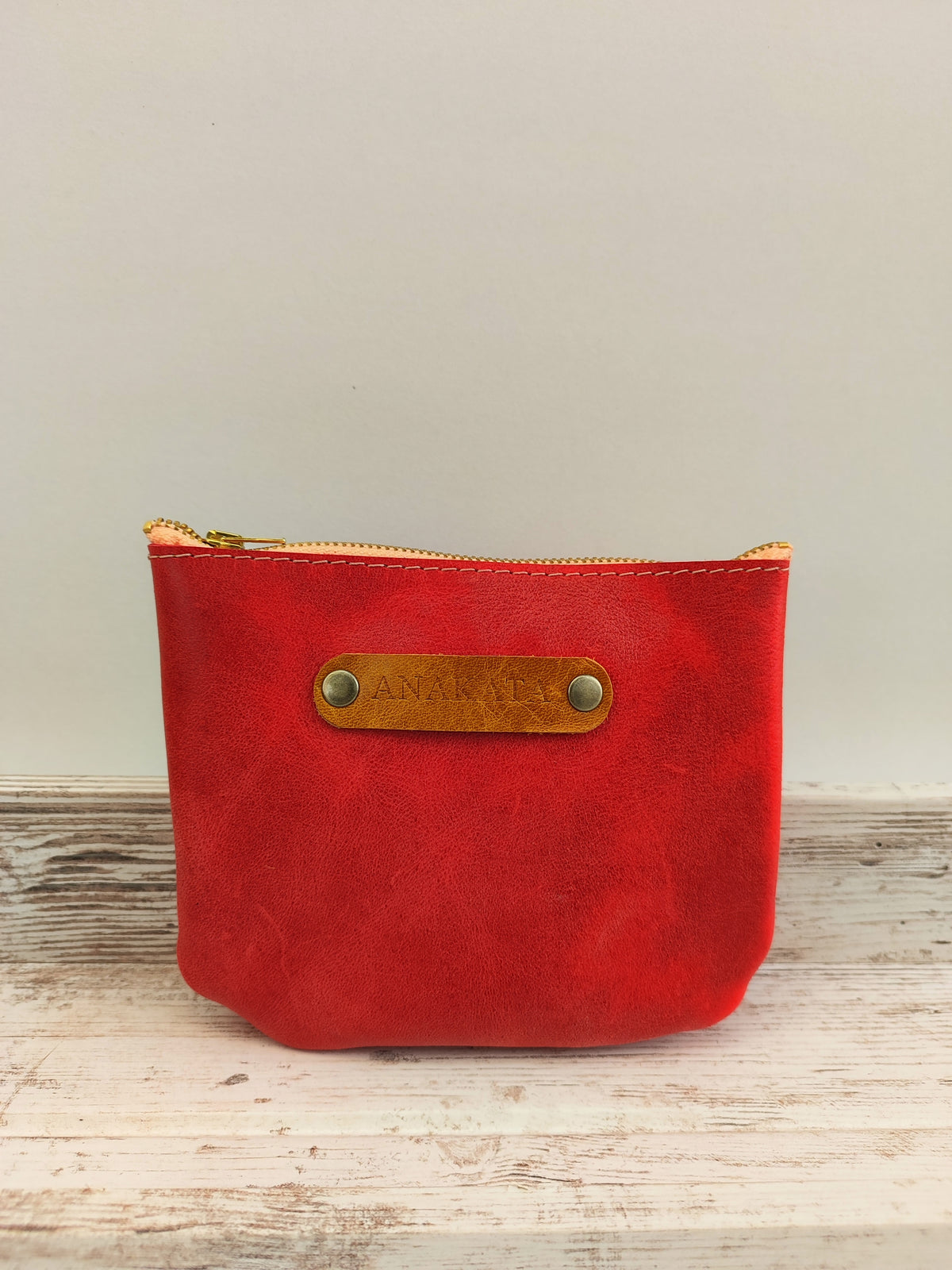 Δερμάτινο zipper pouch - κόκκινο με μπεζ φερμουάρ.